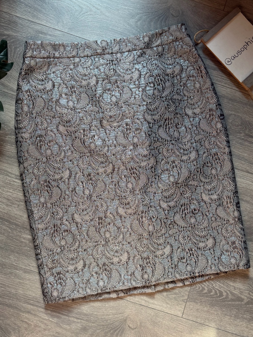 Ann Taylor Grey Silver Taupe Brocade Pencil Skirt. Size 10. NWT!